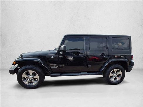 Used 2017 Jeep Wrangler Unlimited Sahara w/ Connectivity Group AWD/4WD image 10