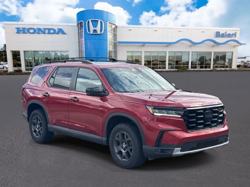 Used 2023 Honda Pilot TrailSport image 7