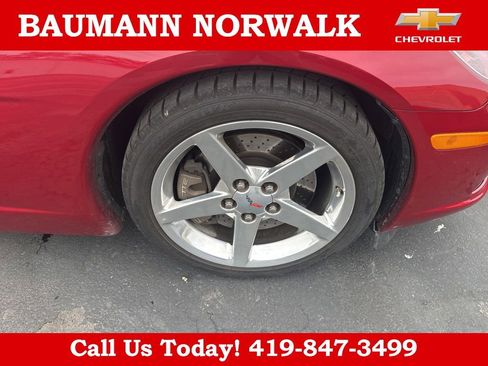 Used 2005 Chevrolet Corvette Coupe w/ Preferred Equipment Group RWD image 11