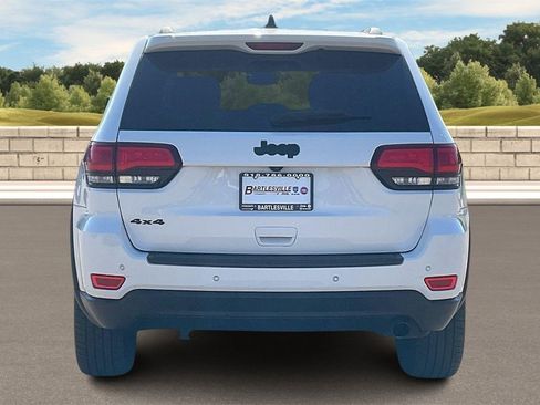 Used 2019 Jeep Grand Cherokee Laredo image 4