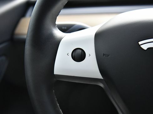 Used 2020 Tesla Model 3 Standard Range RWD image 28