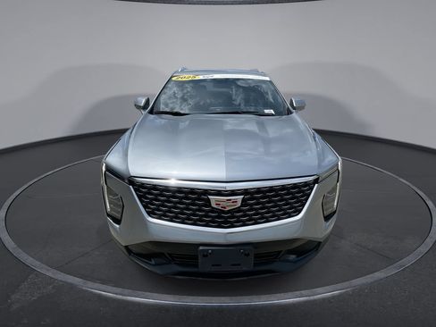 Certified 2025 Cadillac XT4 Premium Luxury FWD image 3