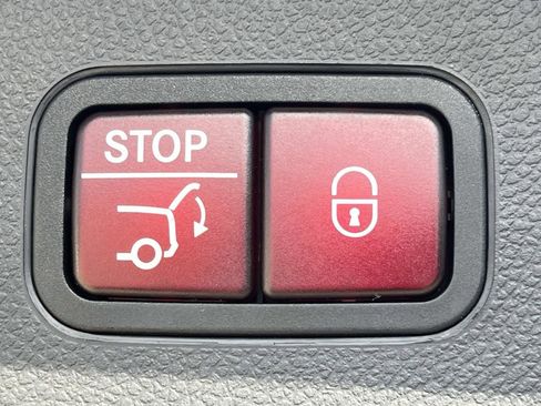 Certified 2022 Mercedes-Benz GLC 43 AMG 4MATIC image 11