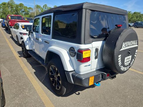 Used 2023 Jeep Wrangler Unlimited Sahara AWD/4WD image 8