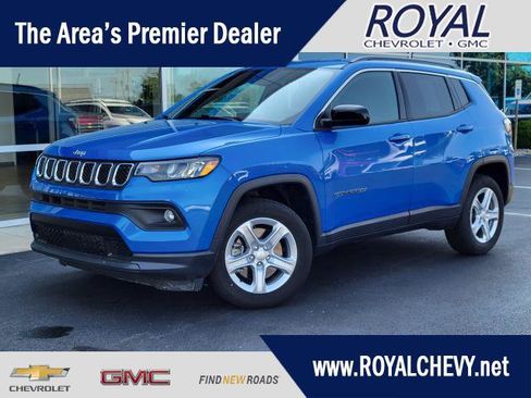 Used 2023 Jeep Compass Latitude w/ Convenience Group AWD/4WD image 1