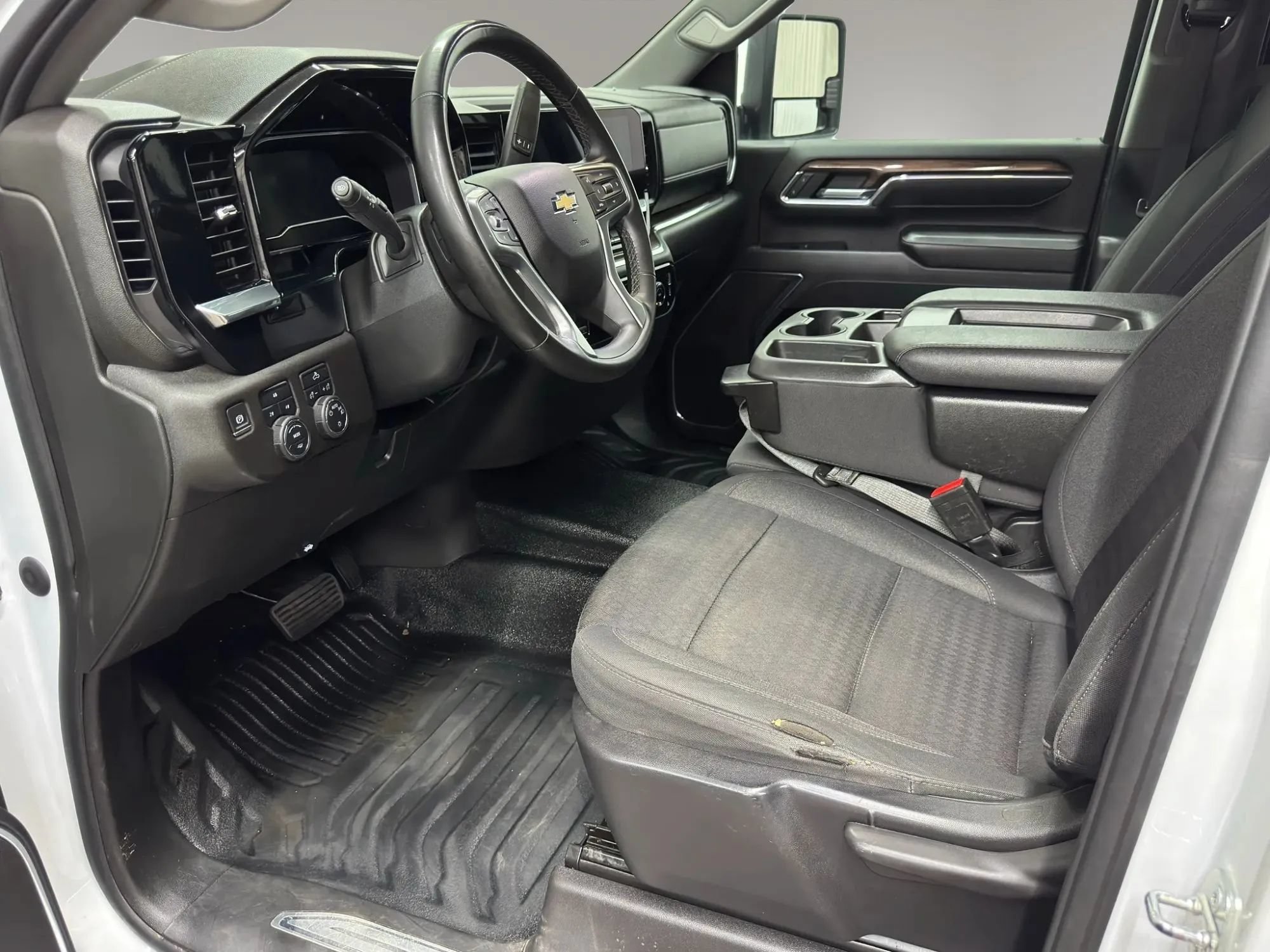 Used 2024 Chevrolet Silverado 2500 LT AWD/4WD image 9