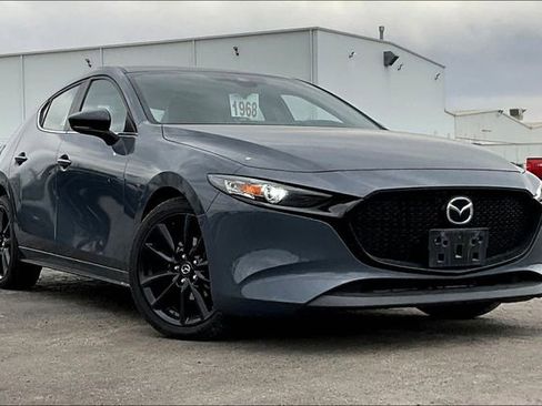 Used 2022 MAZDA MAZDA3 s image 2