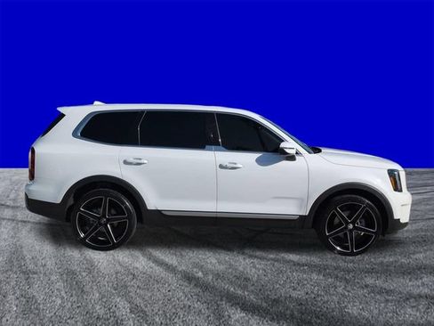 Used 2025 Kia Telluride LX FWD image 3