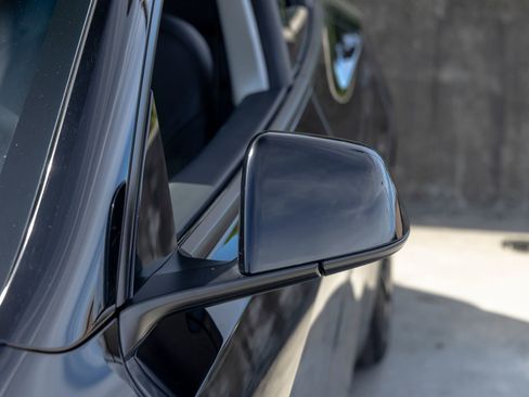 Used 2021 Tesla Model Y Long Range image 17