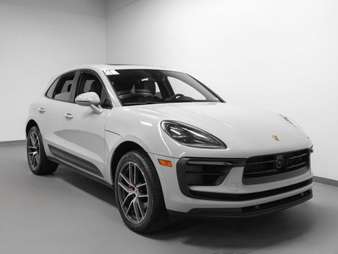 Certified 2024 Porsche Macan S image 10