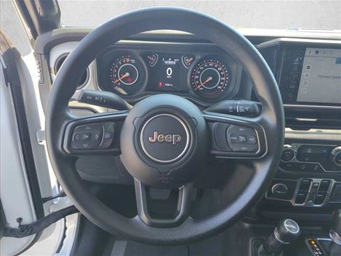 Used 2024 Jeep Gladiator Sport AWD/4WD image 13