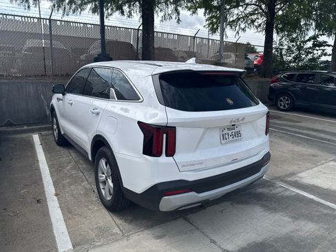 Used 2025 Kia Sorento LX FWD image 3