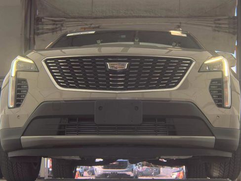Used 2020 Cadillac XT4 Premium Luxury w/ Cold Weather Package image 2