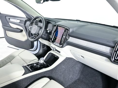 New 2026 Volvo XC40 B5 Plus w/ Protection Package Premier AWD/4WD image 23