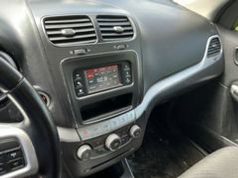 Used 2020 Dodge Journey SE w/ SE Popular Equipment Group FWD image 13