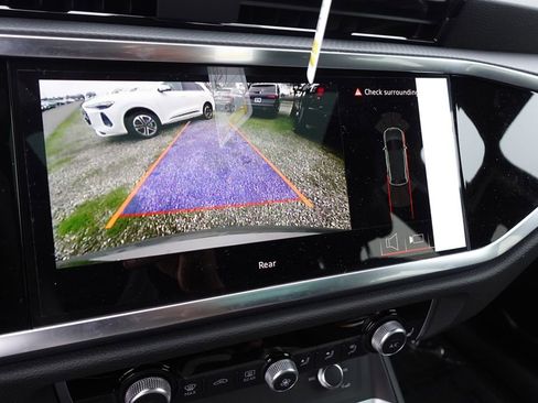 New 2025 Audi Q3 2.0T Premium image 24