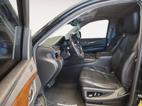 Used 2018 Cadillac Escalade Luxury w/ LPO, Radiant Package RWD image 25
