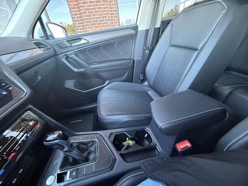 Used 2022 Volkswagen Tiguan SE image 27