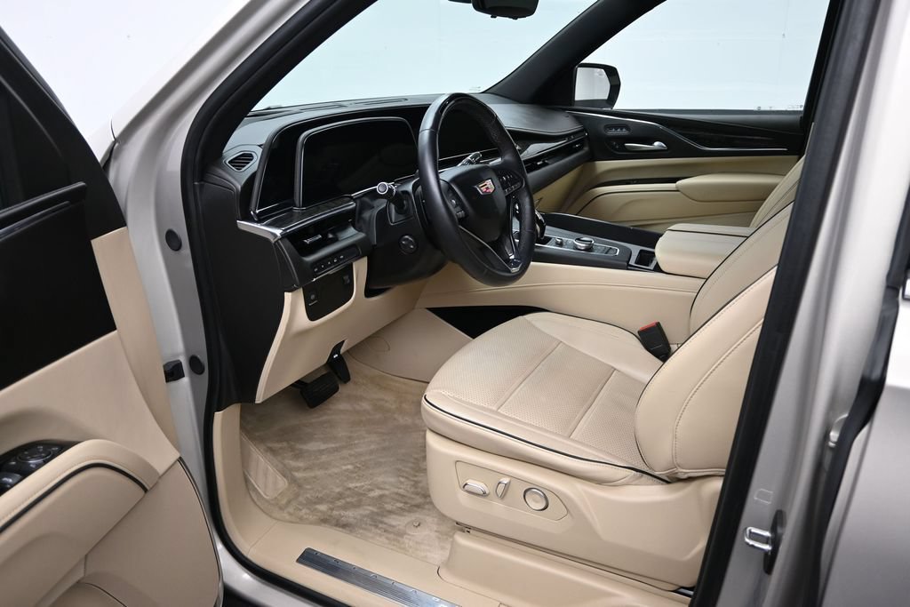 Certified 2024 Cadillac Escalade ESV Premium Luxury AWD/4WD image 9