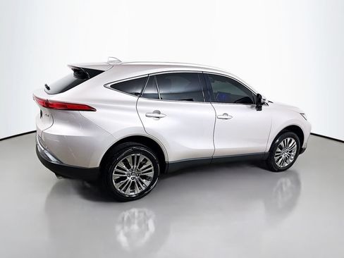 Used 2024 Toyota Venza XLE AWD/4WD image 7