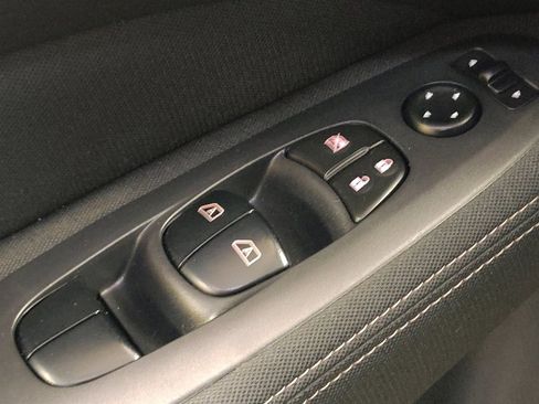 Used 2017 Nissan Pathfinder SV image 27