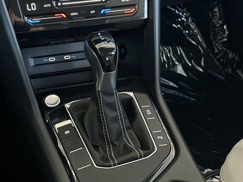 New 2025 Volkswagen Taos SE image 21