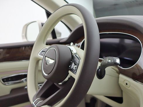 Used 2024 Bentley Bentayga Hybrid V6/LEASE OPTIONS AVAILA image 30