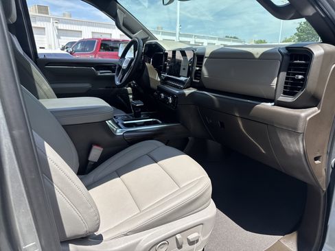 Used 2025 GMC Sierra 1500 SLT AWD/4WD image 17