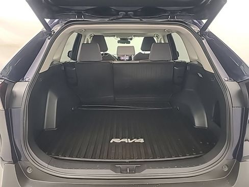 Used 2019 Toyota RAV4 XLE w/ Convenience Package AWD/4WD image 18