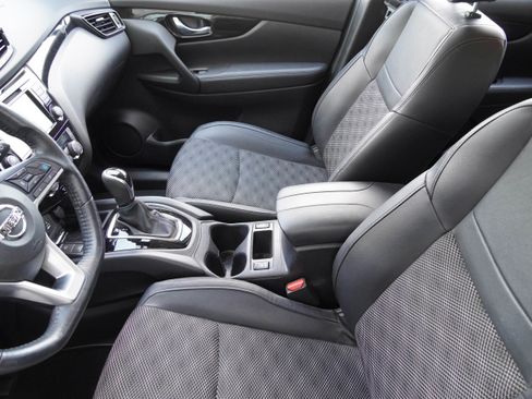 Used 2021 Nissan Rogue Sport SV w/ Technology Package FWD image 11