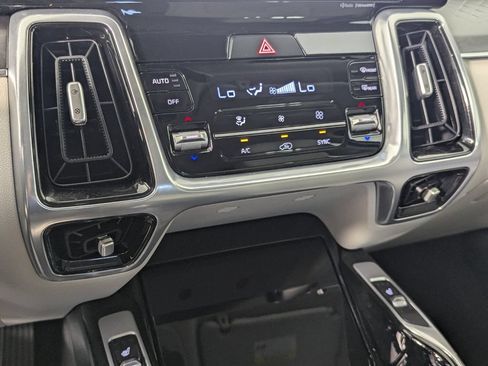 Used 2022 Kia Sorento S w/ Panoramic Sunroof Package FWD image 20