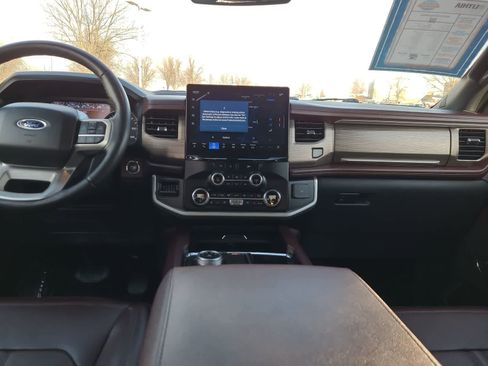 Used 2023 Ford Expedition Limited image 18