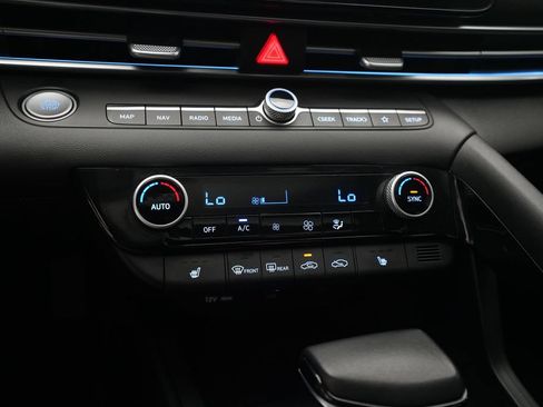 Used 2024 Hyundai Elantra Limited FWD image 20