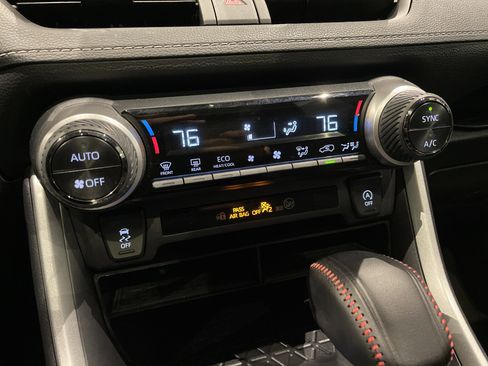 Used 2025 Toyota RAV4 XLE image 27