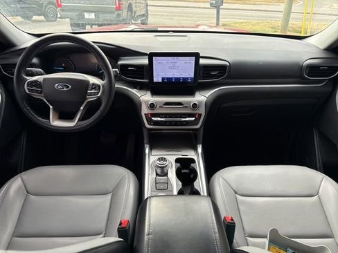 Used 2021 Ford Explorer XLT w/ Equipment Group 202A image 18