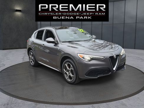Used 2022 Alfa Romeo Stelvio Ti image 2