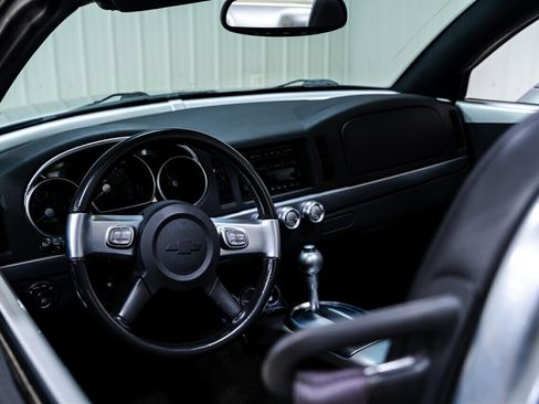 Used 2004 Chevrolet SSR w/ Preferred Equipment Group image 40