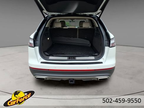 Used 2020 Lincoln Nautilus Reserve w/ Equipment Group 202A image 8