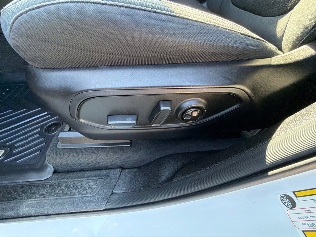 Used 2023 Jeep Grand Cherokee L Laredo AWD/4WD image 19