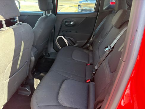 Used 2016 Jeep Renegade Latitude w/ Popular Equipment Group image 8