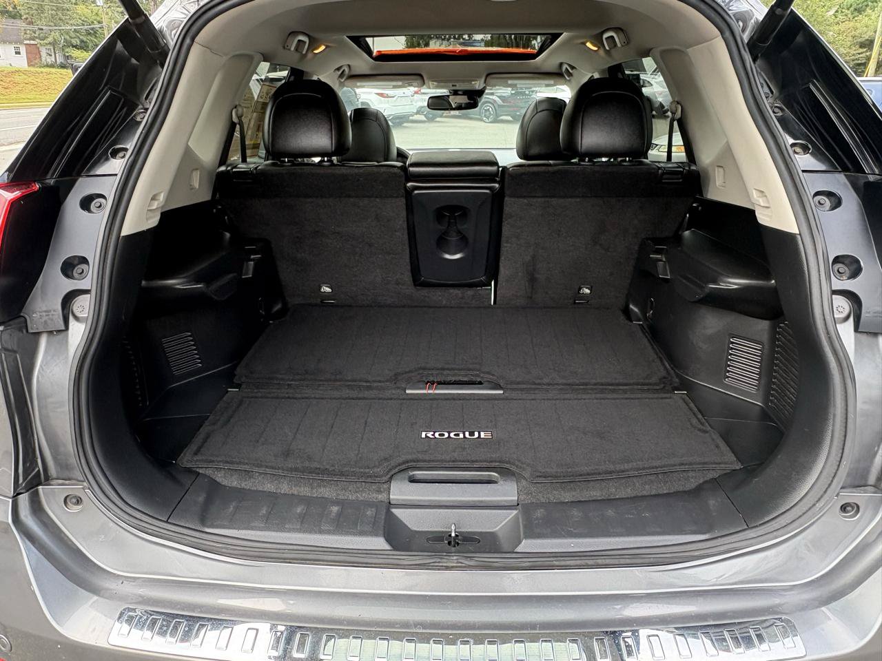 Used 2019 Nissan Rogue SL w/ Premium Package FWD image 12