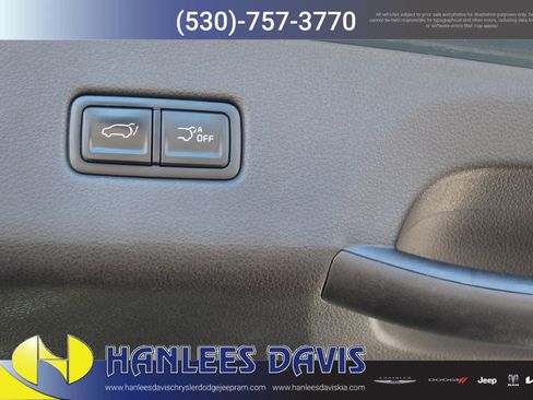 Used 2022 Kia Carnival SX image 11