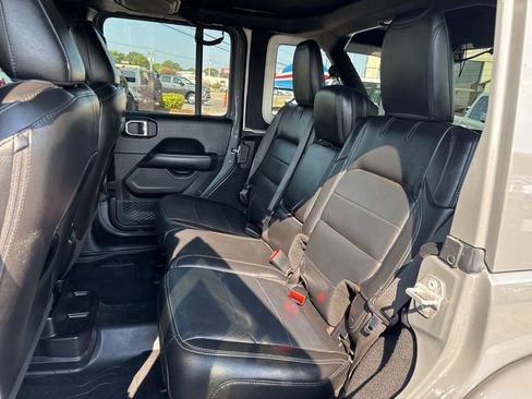 Used 2018 Jeep Wrangler Unlimited Sahara w/ Quick Order Package 24M Moab image 25