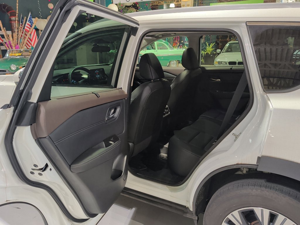Used 2023 Nissan Rogue SV w/ SV Premium B Package AWD/4WD image 14