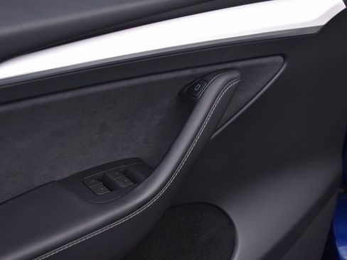 Used 2024 Tesla Model Y Long Range image 19