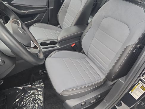 Certified 2025 Volkswagen Jetta SE FWD image 14