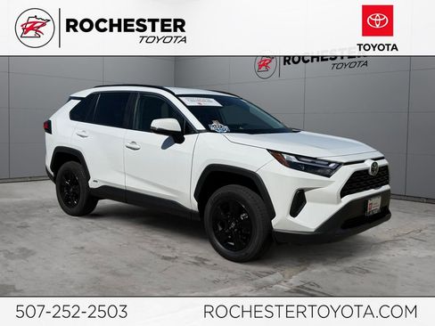 Certified 2025 Toyota RAV4 XLE AWD/4WD image 1