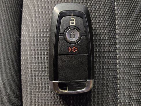 Used 2018 Ford Edge SE image 32
