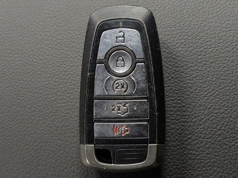 Used 2018 Ford Explorer XLT w/ Equipment Group 202A FWD image 32