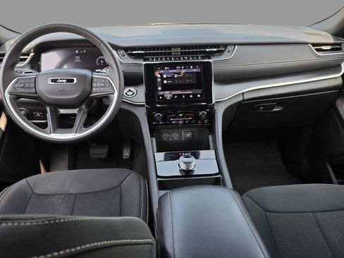 Used 2024 Jeep Grand Cherokee L Laredo RWD image 9